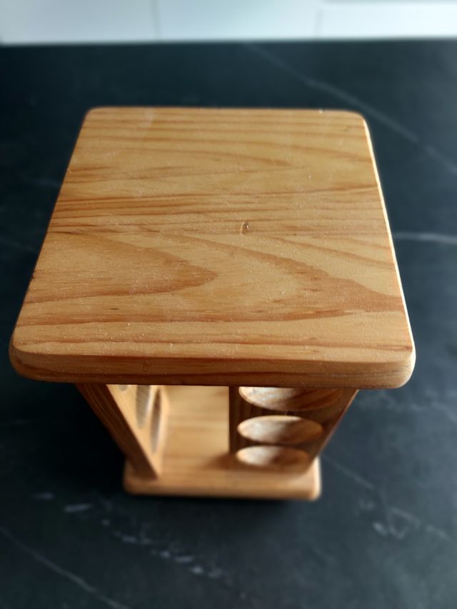 Especiero de madera giratorio