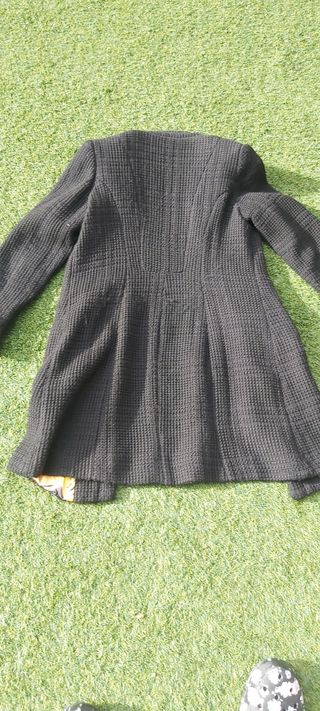 Abrigo negro Desigual. Talla 38