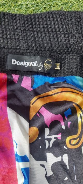 Abrigo negro Desigual. Talla 38