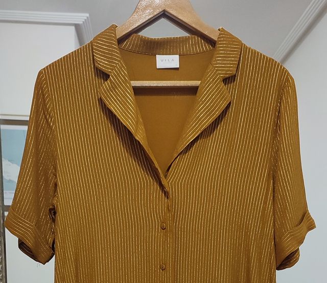 Vestido midi camisero dorado Vila