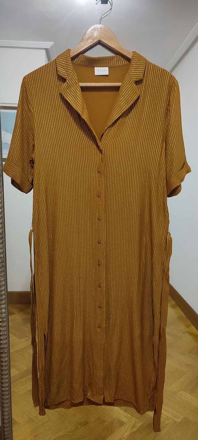 Vestido midi camisero dorado Vila