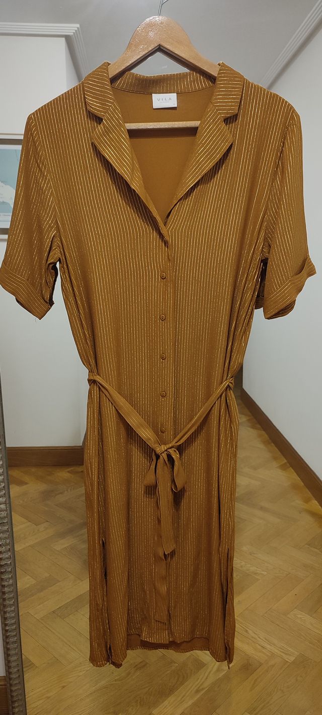 Vestido midi camisero dorado Vila