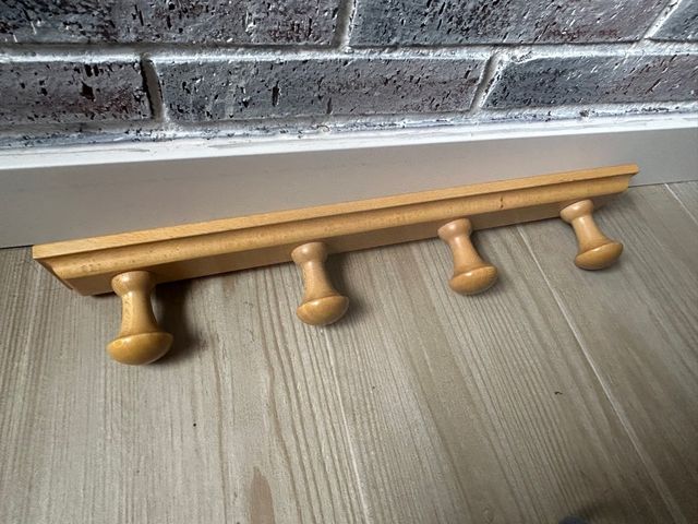 Perchero de madera a pared de 5 colgadores