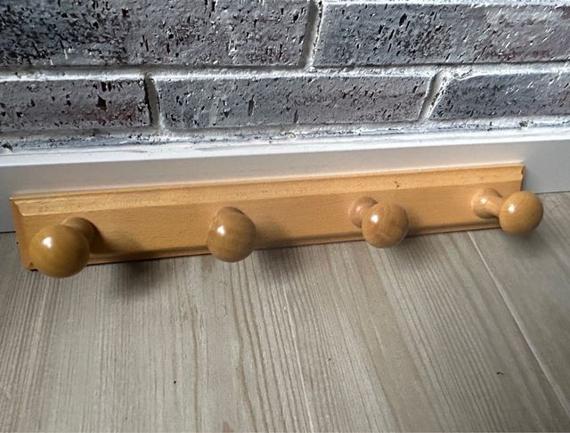 Perchero de madera a pared de 5 colgadores