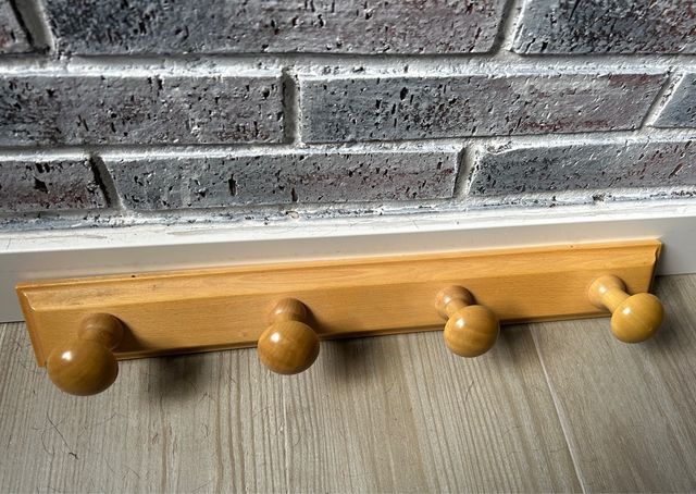 Perchero de madera a pared de 5 colgadores