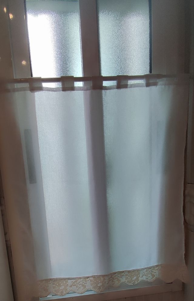 Cortinilla con puntilla