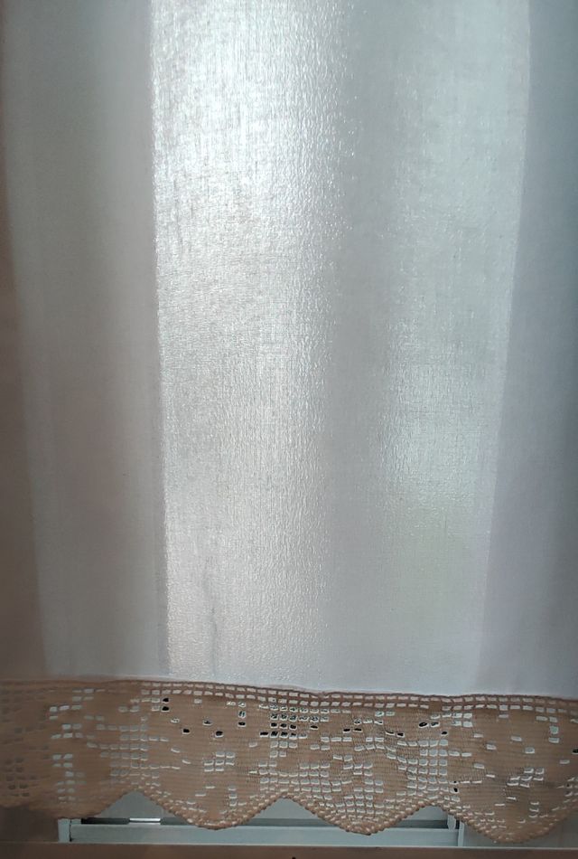 Cortinilla con puntilla