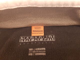 Napapijri  forro polar negro en perfecto estado