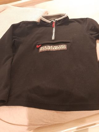 Napapijri  forro polar negro en perfecto estado