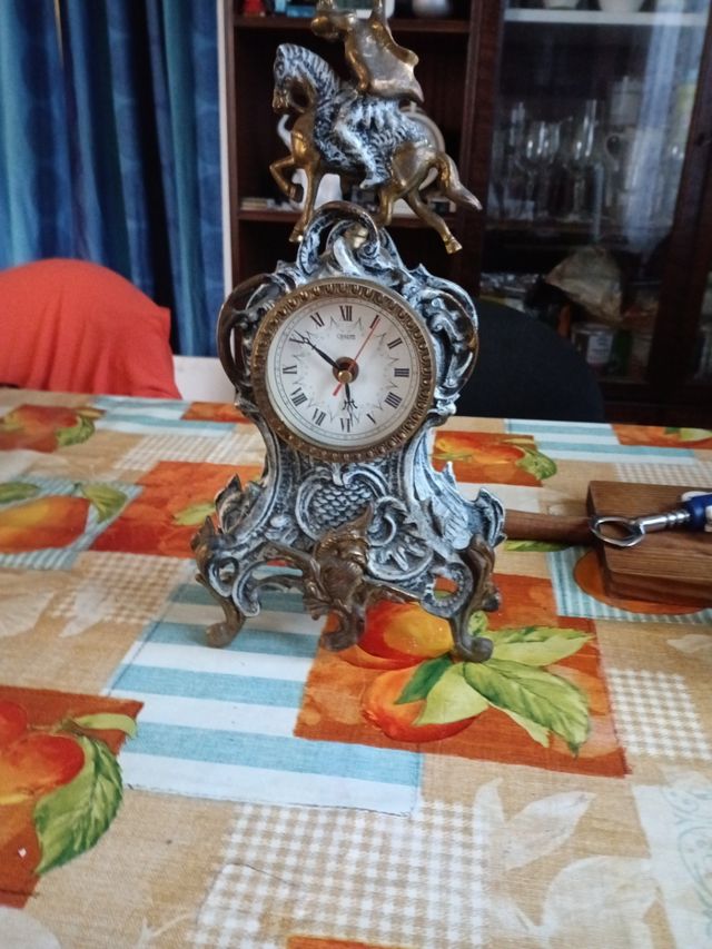 Reloj de latón antiguo