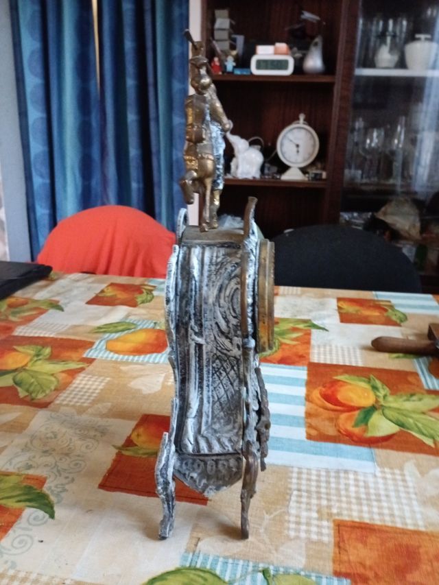 Reloj de latón antiguo