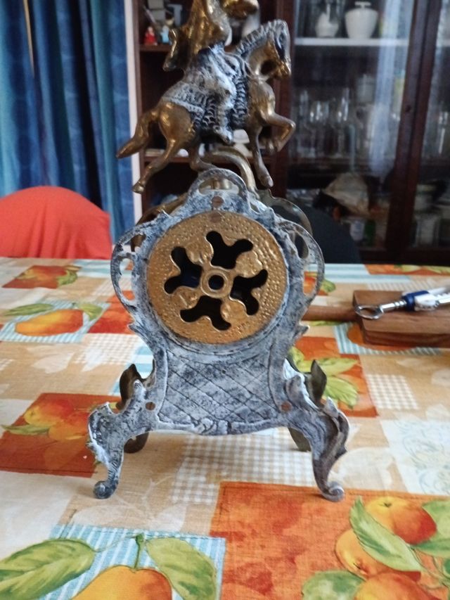 Reloj de latón antiguo