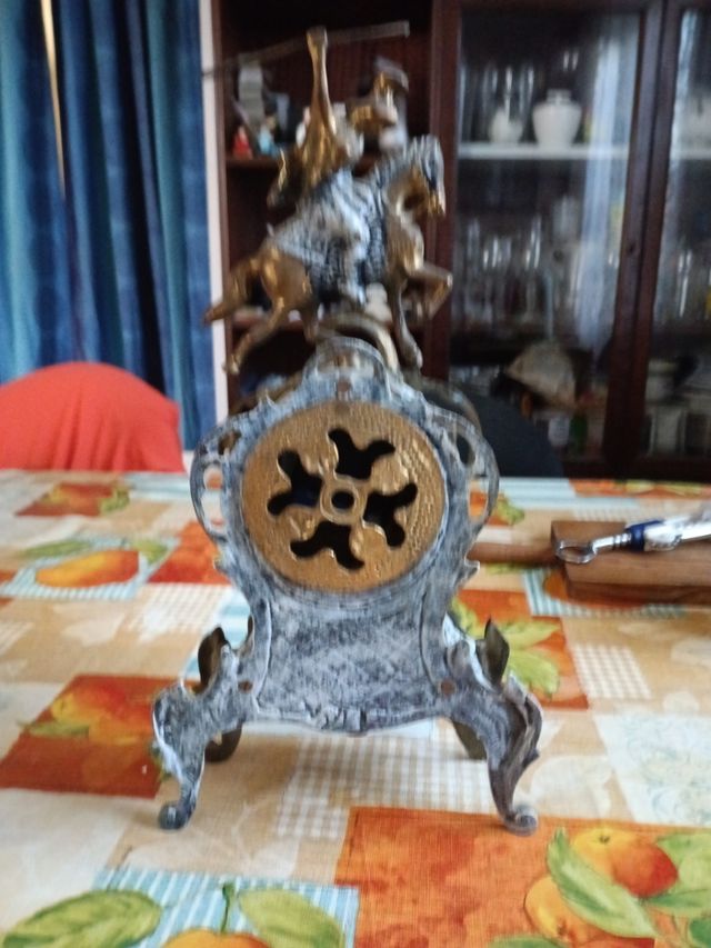 Reloj de latón antiguo