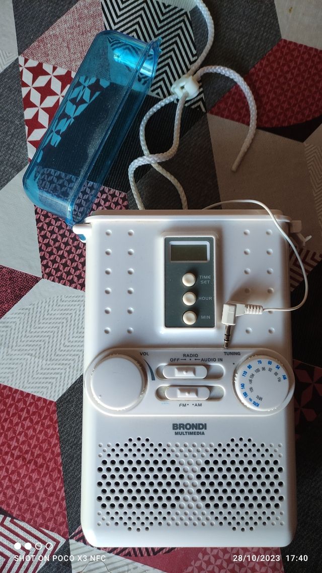 Custodia per smartphone e radio