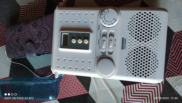 Custodia per smartphone e radio