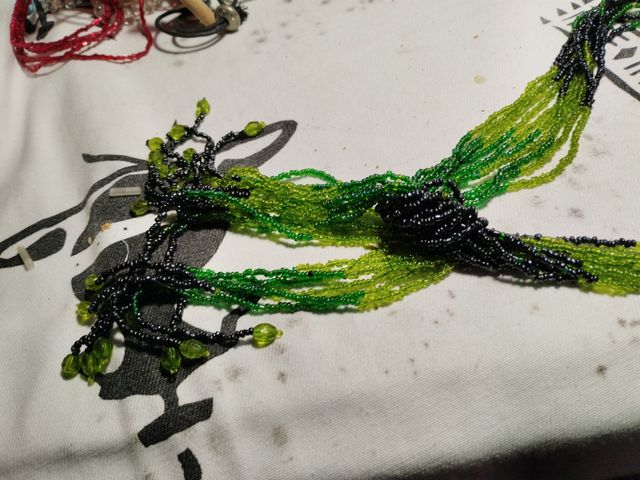 collar colorido tonos verdes