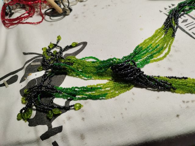 collar colorido tonos verdes