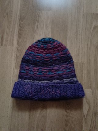 A ESTRENAR GORRO GURU DE LANA. ADULTO