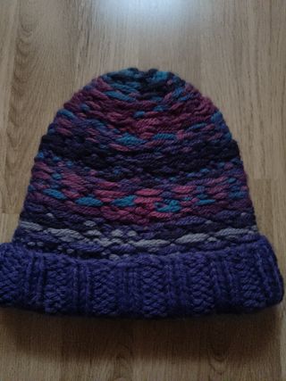 A ESTRENAR GORRO GURU DE LANA. ADULTO