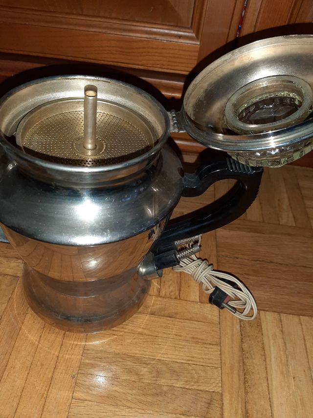 Cafetera eléctrica antigua .