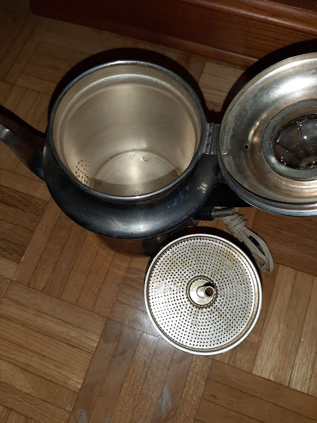 Cafetera eléctrica antigua .