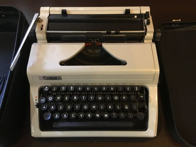 MÁQUINA DE ESCRIBIR VINTAGE, MARCA ERIKA