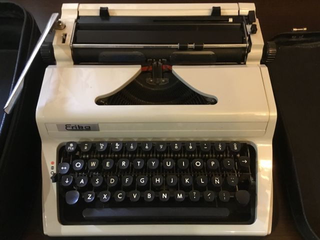 MÁQUINA DE ESCRIBIR VINTAGE, MARCA ERIKA