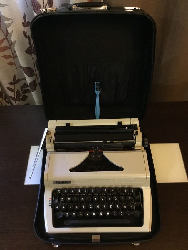 MÁQUINA DE ESCRIBIR VINTAGE, MARCA ERIKA