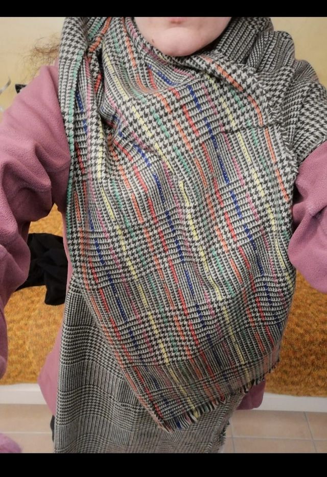 Sciarpa morbida mai usata