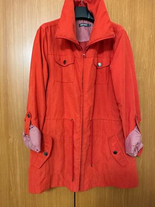 Parka color rojo ,talla 44