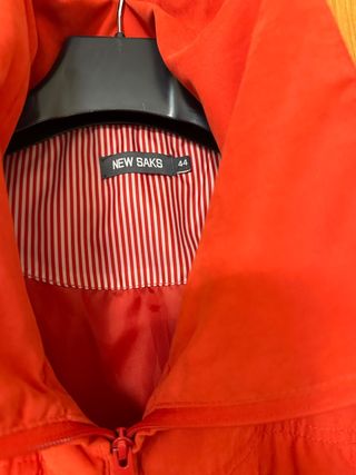 Parka color rojo ,talla 44