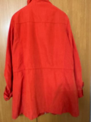 Parka color rojo ,talla 44