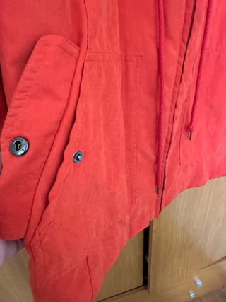 Parka color rojo ,talla 44