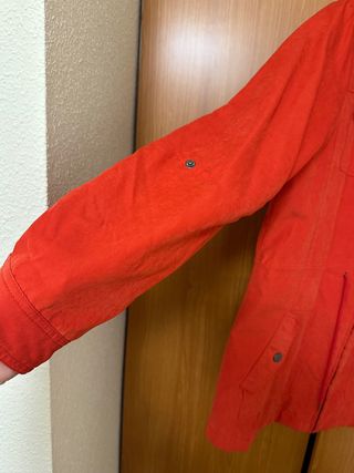 Parka color rojo ,talla 44