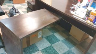 Mesa 180 x 90 cm con cajonera y ala para ordenador