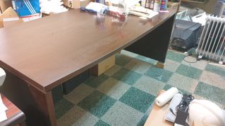 Mesa 180 x 90 cm con cajonera y ala para ordenador