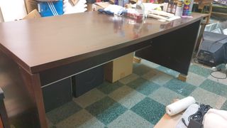 Mesa 180 x 90 cm con cajonera y ala para ordenador