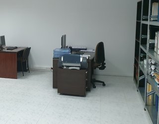 Mesa 180 x 90 cm con cajonera y ala para ordenador