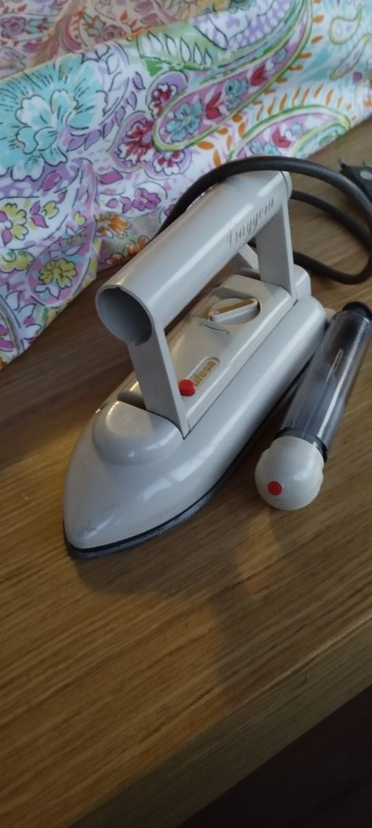 Plancha de viaje plegable UFESA