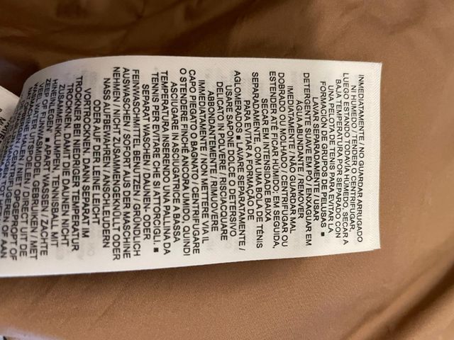 plumas Jordan Essentials