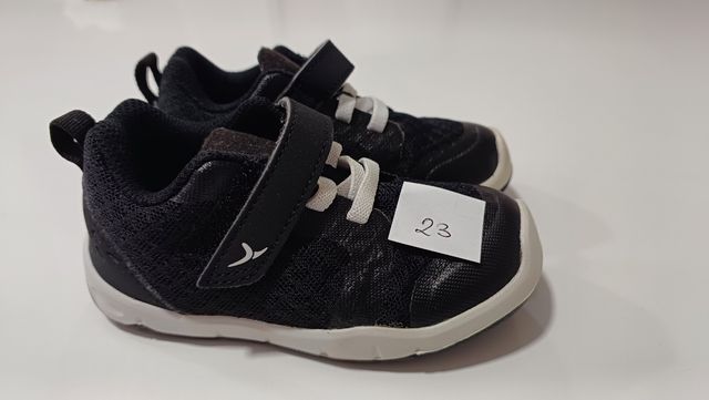 Zapatillas niño nuevas 23