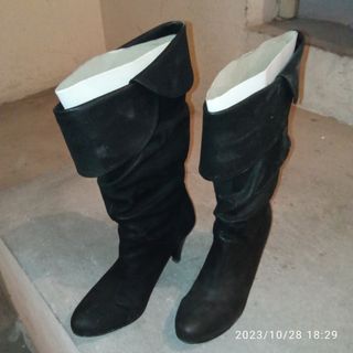 Botas piel.