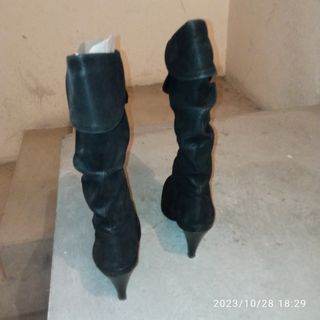 Botas piel.