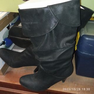 Botas piel.