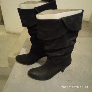 Botas piel.