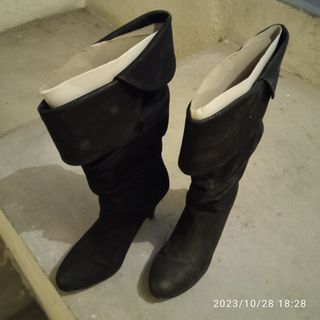Botas piel.