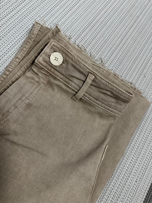 PANTALÓN BERMUDA BEIGE