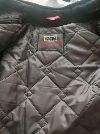 CAZADORA MOTO DE MUJER.