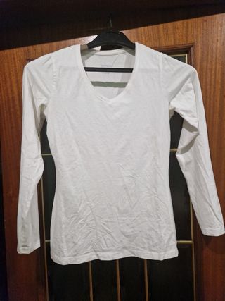Diferentes camisetas y blusas tallas S