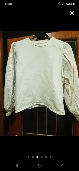 Diferentes camisetas y blusas tallas S